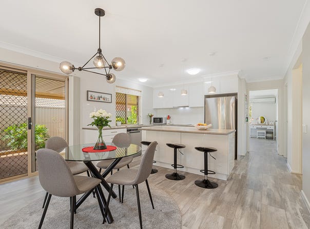 27 Regency Drive, Regents Park, Qld 4118