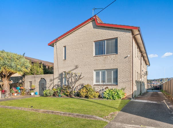 1/4 Gipps Crescent, Barrack Heights, NSW 2528