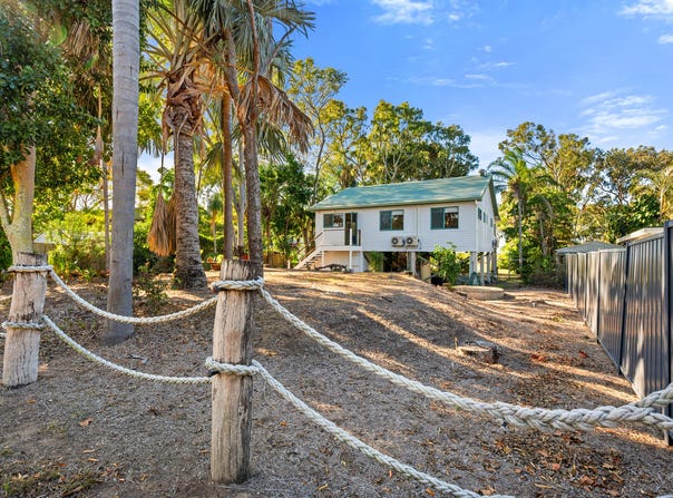 8 Evans Lane, Moore Park Beach, Qld 4670