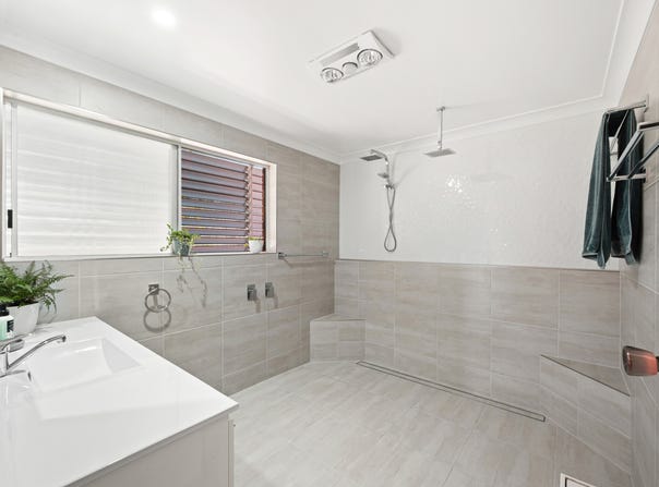 5 Pleasant Drive, Sharon, Qld 4670