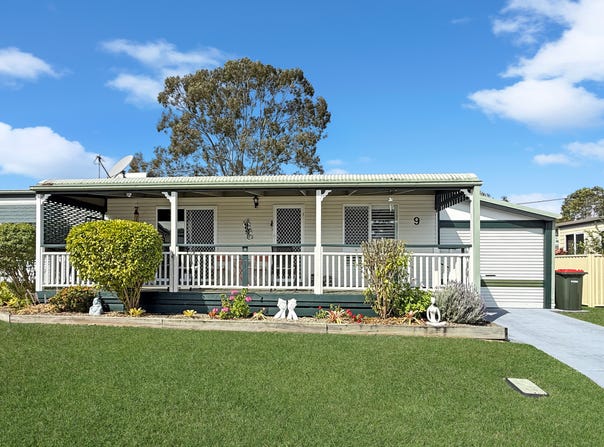 9/14 Ibis Boulevard, Eli Waters, Qld 4655
