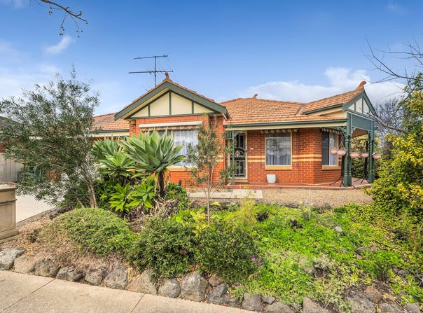 10 Broughton Drive, Highton, Vic 3216