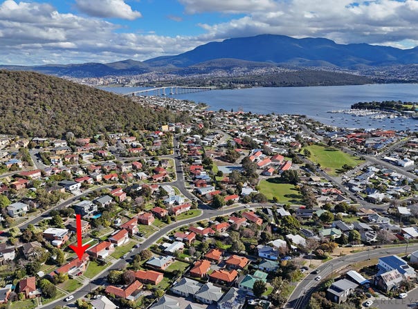 21 Henley Street, Lindisfarne, Tas 7015