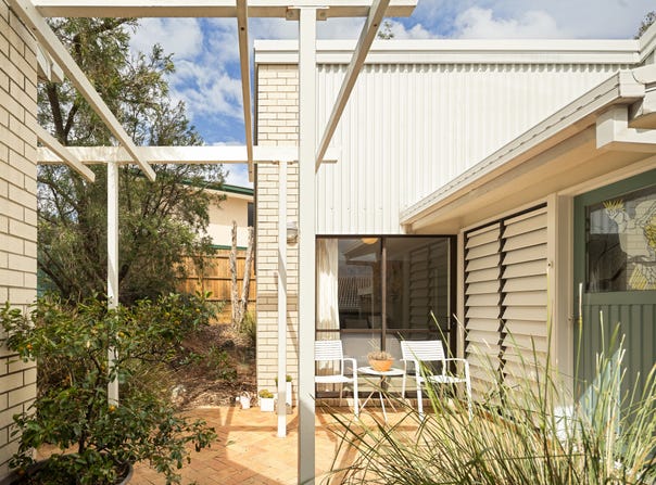 9 Saint Amand Street, Sinnamon Park, Qld 4073