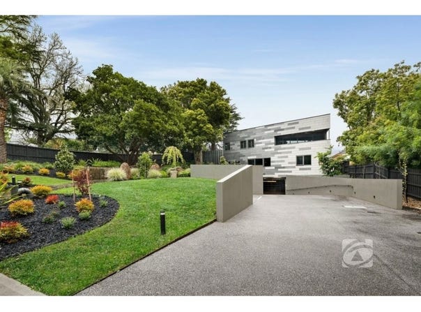 1/26 Langmore Lane, Berwick, Vic 3806