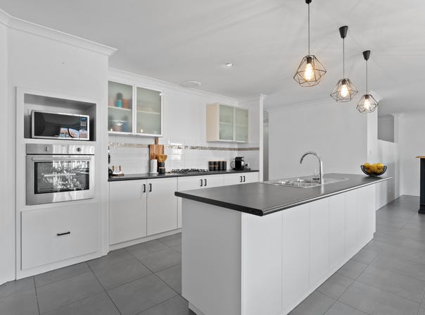 8 Atara Approach, Rockingham, WA 6168