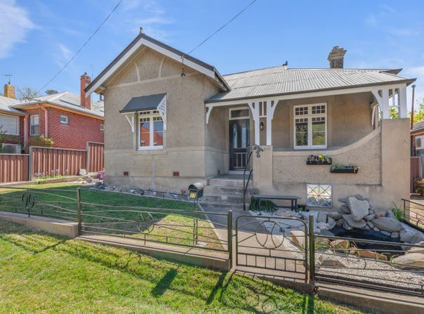 17 Gladstone Street, Bathurst, NSW 2795