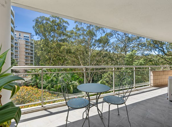 215/80 John Whiteway Drive, Gosford, NSW 2250