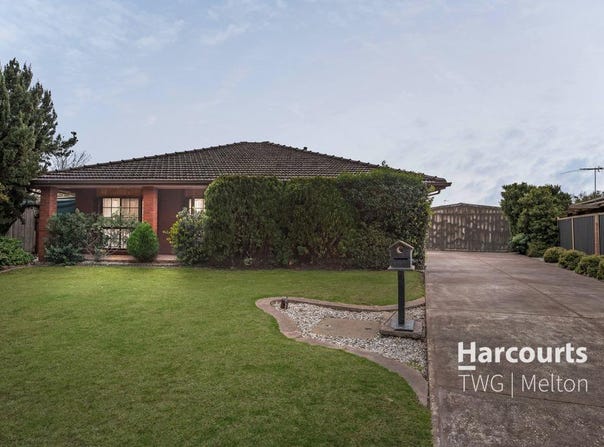 5 Braewood Place, Melton West, Vic 3337