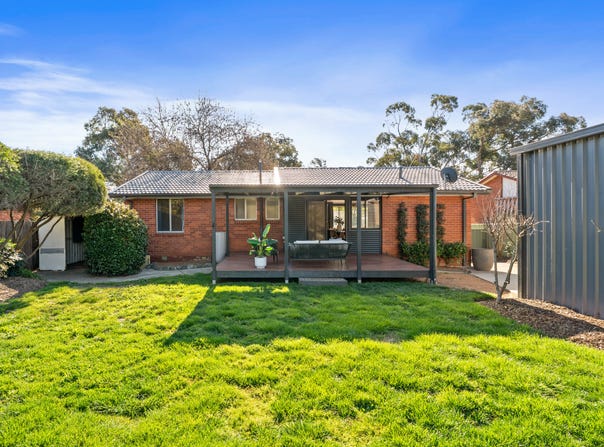 18 Stretton Crescent, Latham, ACT 2615