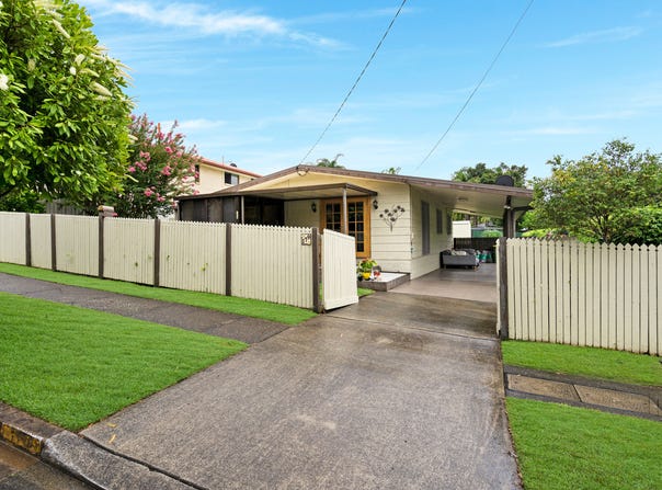 179 Whiting Street, Labrador, Qld 4215
