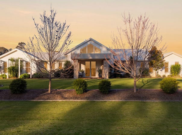18 Grey Gum Place, Tahmoor, NSW 2573