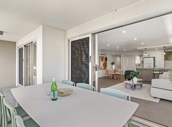 2/15 Besham Parade, Wynnum, Qld 4178