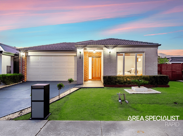 8 Woodstock Drive, Cranbourne North, Vic 3977