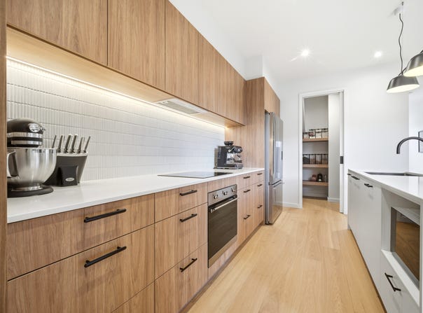 2 Postman Walk, Clyde North, Vic 3978