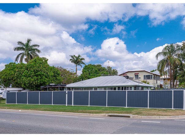 9 Dean Street, Berserker, Qld 4701