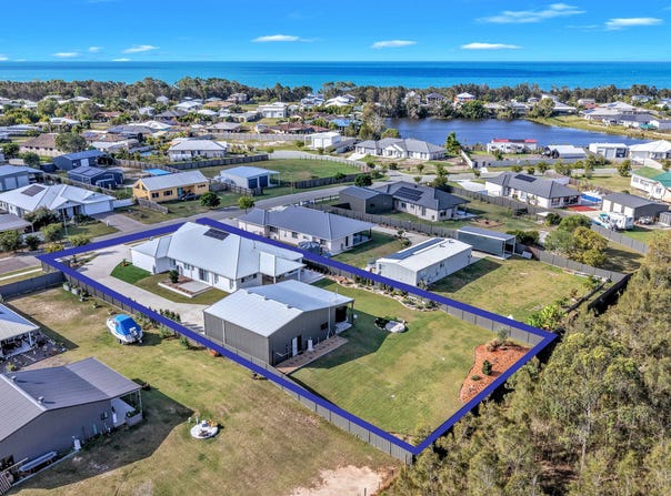 124 Beach Drive, Burrum Heads, Qld 4659