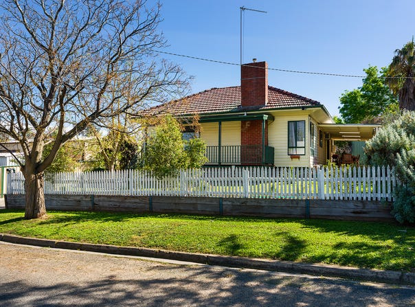 1 Douglas Crescent, Castlemaine, Vic 3450