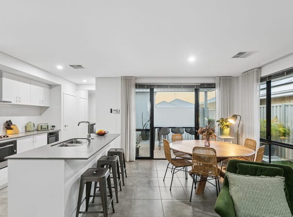 20 Tarifa Lane, Coogee, WA 6166