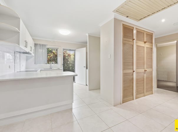 8/473-479 Mccoombe Street, Mooroobool, Qld 4870