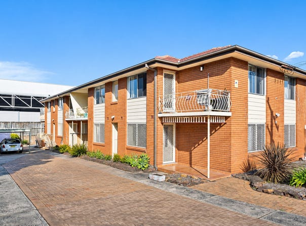 7/23 First Avenue South, Warrawong, NSW 2502