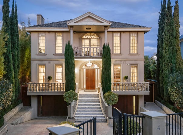 4 Maxwell Court, Toorak, Vic 3142