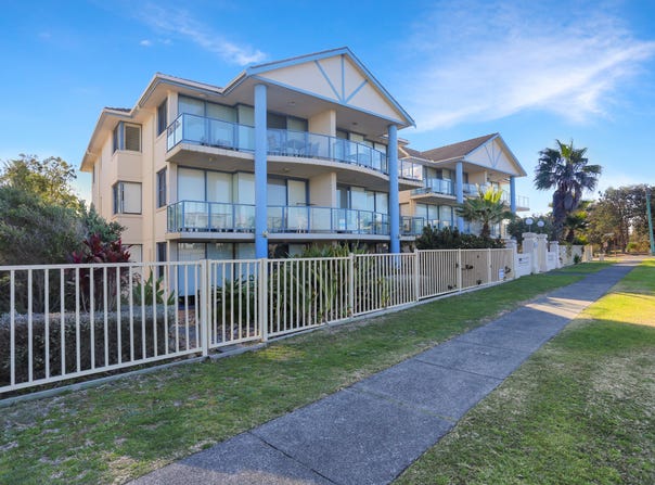 1/3 Beach Road, Hawks Nest, NSW 2324