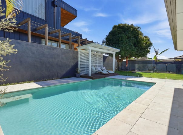 10 Denawen Street, Palm Beach, Qld 4221