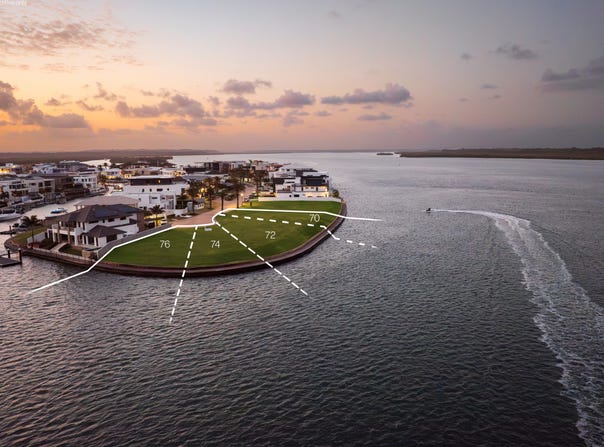 70-76 Knightsbridge Parade East, Sovereign Islands, Qld 4216