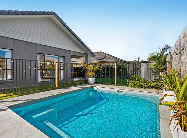 15 Woodfern Dr, Upper Caboolture, Qld 4510