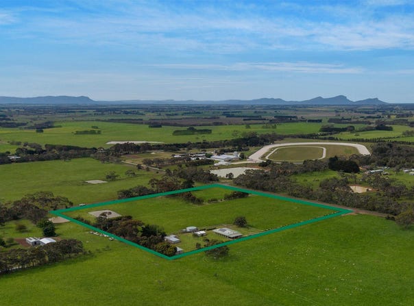 22 Thompsons Road, Hamilton, Vic 3300