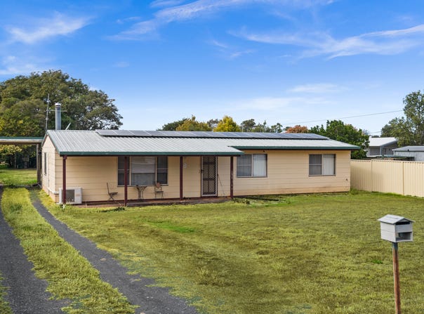 8 Thomas Street, Pittsworth, Qld 4356
