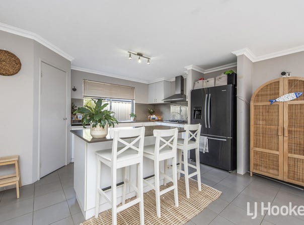 35 Lascelles Circus, Lakelands, WA 6180