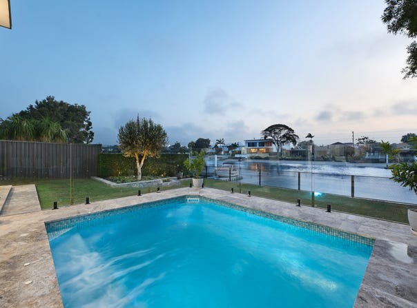 32 Parnki Parade, Palm Beach, Qld 4221