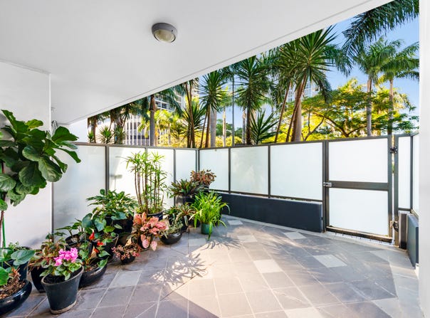 206/3 Como Crescent, Southport, Qld 4215