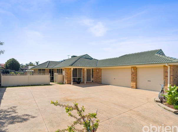 13 Longwood Drive, Mornington, Vic 3931
