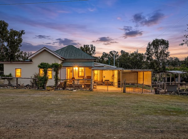 6 Ross Street, Pratten, Qld 4370