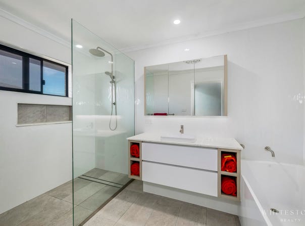 10 Brady Street, Avenell Heights, Qld 4670