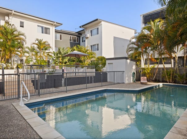 15/4 Proud Street, Labrador, Qld 4215