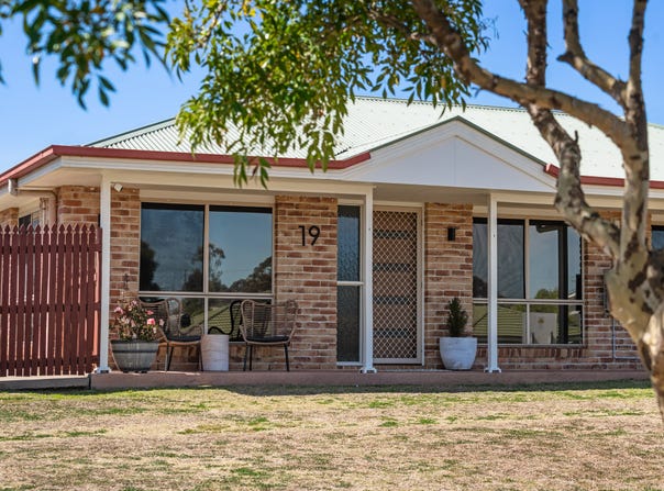 19 Westfield Drive, Westbrook, Qld 4350