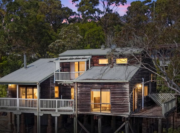 8 Hawkesbury Crescent, Brooklyn, NSW 2083
