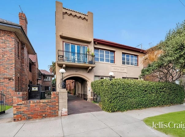 2A/19 Marine Parade, St Kilda, Vic 3182