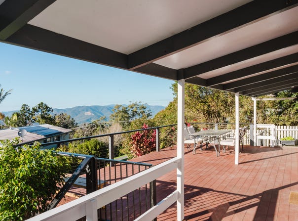 4 Ferntree Lane, Lower Beechmont, Qld 4211