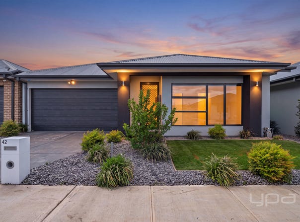42 Sparrowhawk Crescent, Deanside, Vic 3336