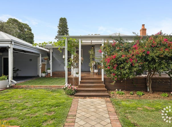 7 Sumpton Street, Hilton, WA 6163