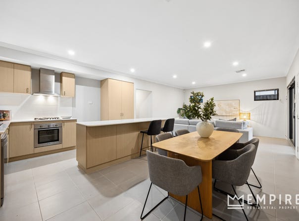 7 Carinthia Lane, Coogee, WA 6166