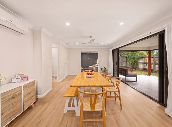 1 Sunbird Court, Elanora, Qld 4221