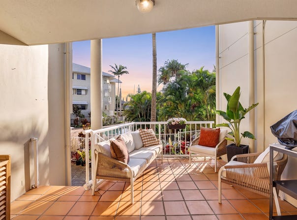 8/13 Montgomery Avenue, Main Beach, Qld 4217