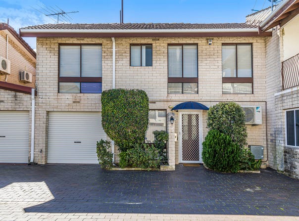 2/13 Lockhart Street, Como, WA 6152
