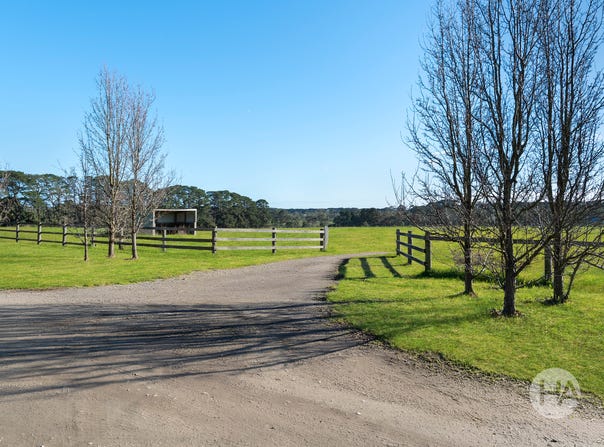 8 Wonderland Avenue, Tuerong, Vic 3915
